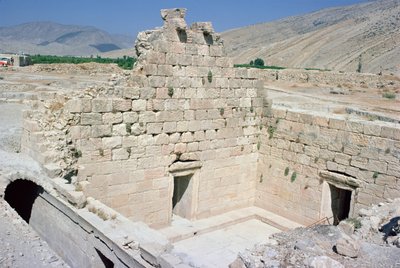 अग्नि मंदिर, ससैनियन, तीसरी शताब्दी (फोटो) द्वारा अज्ञात