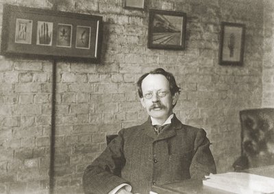 जोसेफ जॉन थॉमसन, अंग्रेजी भौतिक विज्ञानी, सी 1900 द्वारा अनजान कलाकार