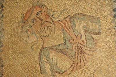 लीबिया, दाढ़ी और माल्यार्पण के साथ बूढ़े आदमी का रोमन मोज़ेक mosaic द्वारा अज्ञात