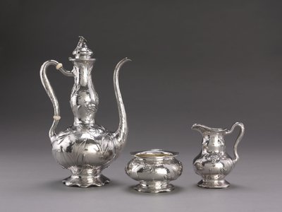 हैमरेड कॉफी सेवा: कॉफी पॉट, c.1900-1910 द्वारा अज्ञात