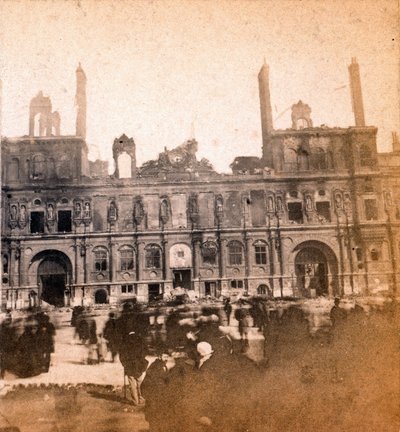 पेरिस कम्यून (1871): मई 1871 की आग के बाद होटल डी विले का दृश्य। बेनामी फोटोग्राफी। कार्डबोर्ड डिम पर प्रिंट करें। 8,5x8 सेमी द्वारा अज्ञात