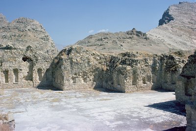 राजा शापुर प्रथम (241-72) के महल के खंडहर, ससैनियन (फोटो) द्वारा अज्ञात