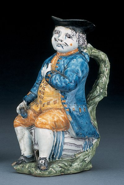 धुली नीली जैकेट और जांघिया, और हरे रंग की कमरकोट, c.1800 में पीला मैंगनीज चेहरे और हाथों के साथ टोबी गुड़, पकड़े हुए और खाली गोलाकार बफ़े रंग का गुड़ द्वारा अज्ञात
