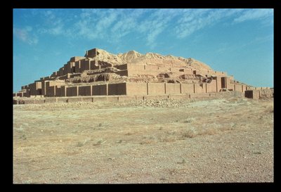 एलामाइट किंग उन्ताश-गल (1265-46 ईसा पूर्व) द्वारा निर्मित जिगगुराट के दक्षिण से देखें (फोटो) द्वारा अज्ञात