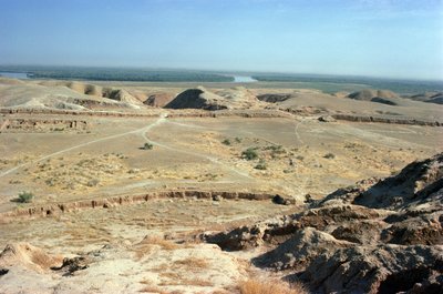 इलामिन्टे किंग उन्ताश-गल (1265-46 ईसा पूर्व) द्वारा निर्मित जिगगुराट का दृश्य (फोटो) द्वारा अज्ञात