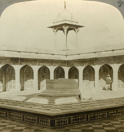Akbars tomb, Sikandara, Uttar Pradesh, India, c1900s. द्वारा अंडरवुड और अंडरवुड