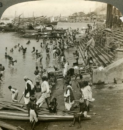 गंगा, भारत, कलकत्ता के घाट पर स्नान, c1900s द्वारा अंडरवुड और अंडरवुड