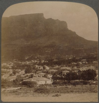 केप टाउन और टेबल माउंटेन, सिग्नल हिल के पैर, दक्षिण अफ्रीका, 1902 से। द्वारा अंडरवुड और अंडरवुड