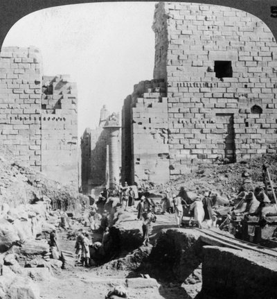 कर्णक मंदिर, थेब्स, मिस्र, 1905 के लिए एक एवेन्यू खुदाई। द्वारा अंडरवुड और अंडरवुड