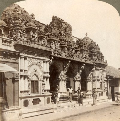 हिंदू बौद्ध मंदिर, कोलंबो, सीलोन, 1902 का उत्कृष्ट नक्काशीदार अलंकरण। द्वारा अंडरवुड और अंडरवुड