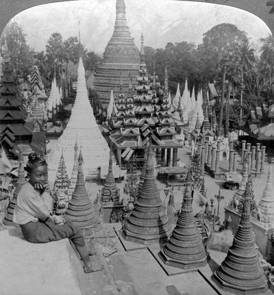 श्वेदागोन पगोडा, रंगून, बर्मा, c1900s। द्वारा अंडरवुड और अंडरवुड