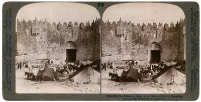 दमिश्क गेट, यरूशलेम के लिए प्रवेश द्वार, फिलिस्तीन, 1896। द्वारा अंडरवुड और अंडरवुड