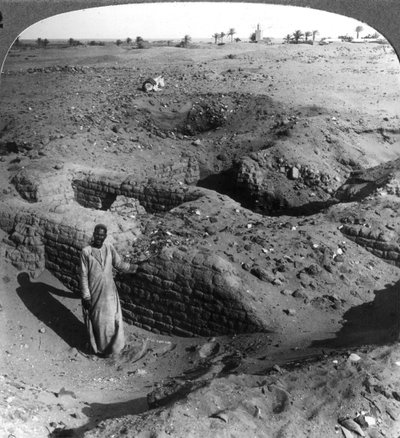 हिब्रू बांडमैन, मिस्र द्वारा 1905 में निर्मित पिथोम का ईंट स्टोर कक्ष। द्वारा अंडरवुड और अंडरवुड