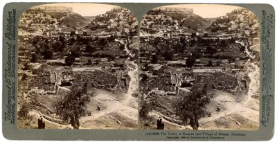 यरुशलम, फिलिस्तीन, 1896 की दीवार के बाहर केदारोन की घाटी और सिलोआम गाँव। द्वारा अंडरवुड और अंडरवुड