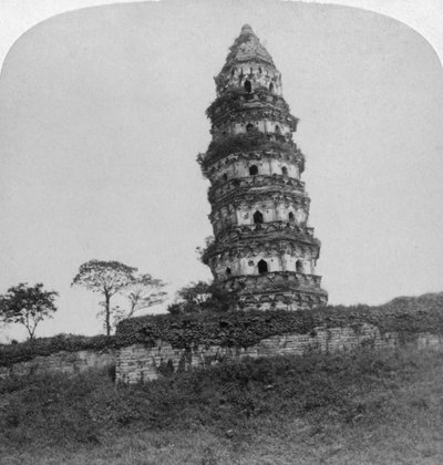 टाइगर हिल पैगोडा, सू-चाउ सुज़ो का लीनिंग टॉवर, चीन, 1900 द्वारा अंडरवुड और अंडरवुड