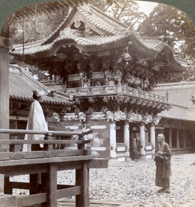 योमिमोन गेट, याकुशी का बौद्ध मंदिर, निक्को, जापान, 1904 द्वारा अंडरवुड और अंडरवुड