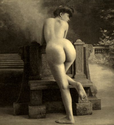 फीमेल न्यूड, c.1900 (सीपिया फोटो) द्वारा Unknown