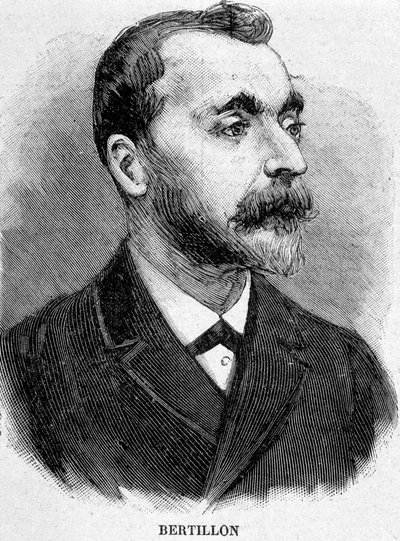 अल्फोंस बर्टिलन (1853-1914), फ्रांसीसी विद्वान, मानवविज्ञान के निर्माता। द्वारा अज्ञात कलाकार