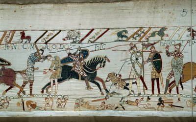 1066 में ड्यूक ऑफ नॉर्मंडी विलियम द कॉन्क्वेरेंट (1027-1087) द्वारा इंग्लैंड की विजय: नॉर्मन्स ने सैक्सन सेनाओं का नरसंहार किया, किंग हेरोल्ड को आंख में पाए गए एक तीर से मार दिया गया, बेयॉक्स की टेपेस्ट्री या क्वीन मैथिल्डे की कढ़ाई का विवरण द्वारा अज्ञात कलाकार