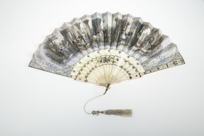 पंखा, c.1850, चित्रित कागज, हड्डी, चांदी, और रेशम-और-धात्विक-धागा लटकन, निर्माता अज्ञात द्वारा अज्ञात कलाकार