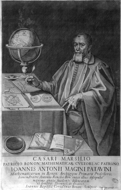 Padova Giovanni Luciano Magini (लैटिन में एंटोनियस मैगिनस), खगोलशास्त्री उपकरणों के साथ अपने कार्यालय में 16-17वीं शताब्दी के गणितज्ञ और खगोलशास्त्री। उत्कीर्णन 1617। द्वारा अज्ञात कलाकार