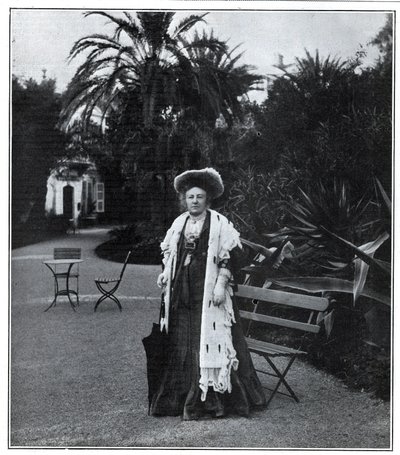 मैडम जूलियट एडम (नी लैम्बर्ट) (1836-1936), फ्रांसीसी लेखक, पोलेमिस्ट और नारीवादी का पोर्ट्रेट 1905 में नीस में। द्वारा अज्ञात कलाकार
