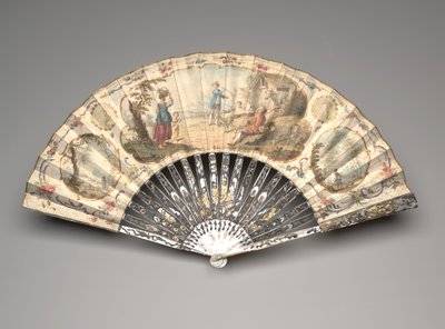 एक देहाती दृश्य के साथ तह पंखा, c.1770s (गौचे और w - c पर एकल वल्लुम पत्ती, मदर-ऑफ-पर्ल, गिल्डिंग और पेस्ट मणि) द्वारा अज्ञात कलाकार