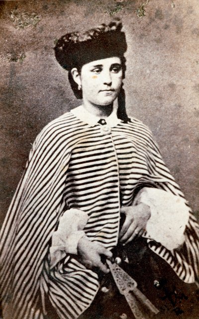 टेरेसिता गैरीबाल्डी (1845-1903) का पोर्ट्रेट, इतालवी देशभक्त की बेटी और रिसोर्गिमेंटो ग्यूसेप गैरीबाल्डी (1807-1882) और उनकी पहली पत्नी अनीता (1821-1849) के नायक। फोटोग्राफी निजी संग्रह द्वारा अज्ञात कलाकार