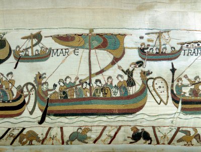 विलियम I द कॉन्क्वेरेंट (1027-1087) का बेड़ा इंग्लैंड की ओर चैनल को पार करता है। रानी मथिल्डे द्वारा बेयुक्स टेपेस्ट्री या कढ़ाई Emb द्वारा अज्ञात कलाकार