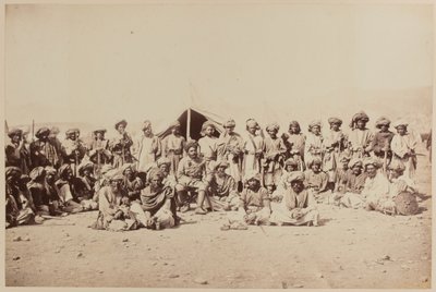 दरबार में अफगान आदिवासी द्वारा अज्ञात फोटोग्राफर