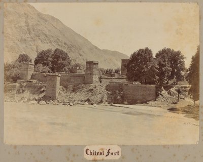 चित्राल का किला, 1895 द्वारा अज्ञात