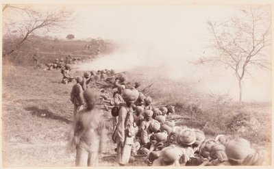बंगाल इन्फैंट्री (फिरोजपुर सिख) की 14वीं रेजिमेंट की फायरिंग लाइन, दिल्ली कैंप ऑफ एक्सरसाइज द्वारा अज्ञात फोटोग्राफर
