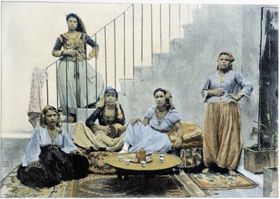 अल्जीयर्स की मूरिश महिलाएं चाय ले रही हैं - ऑटोक्रोम, 19वीं सदी के अंत में द्वारा अज्ञात फोटोग्राफर