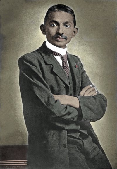 महात्मा, भारतीय राजनीतिक और आध्यात्मिक नेता के रूप में जाने जाने वाले राजनीतिक नेता मोहनदास करमचंद गांधी (1869-1948) का चित्र द्वारा अज्ञात फोटोग्राफर