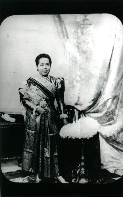 रानी सौवाभा फोंगसरी, c.1880 (b/w फोटो) द्वारा अज्ञात फोटोग्राफर