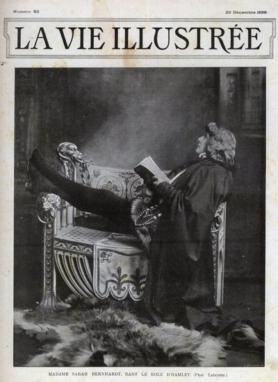 शेक्सपियर द्वारा हेमलेट की भूमिका में सारा बर्नहार्ट (1844-1923) - 1899 के इलस्ट्रेटेड लाइफ का कवर द्वारा अज्ञात फोटोग्राफर