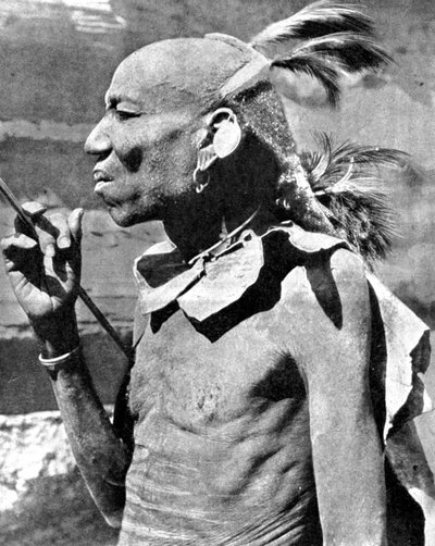 एक तुर्काना आदिवासी, केन्या, अफ्रीका, 1936। द्वारा वाइड वर्ल्ड तस्वीरें