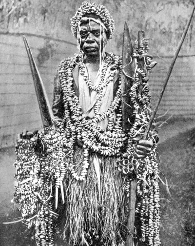 एक डायन-डॉक्टर, युगांडा, अफ्रीका, 1936। द्वारा वाइड वर्ल्ड तस्वीरें