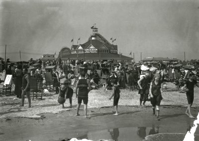 समुद्र तट दृश्य, कोनी द्वीप, सी। 1910-21 द्वारा विलियम डेविस हसलर