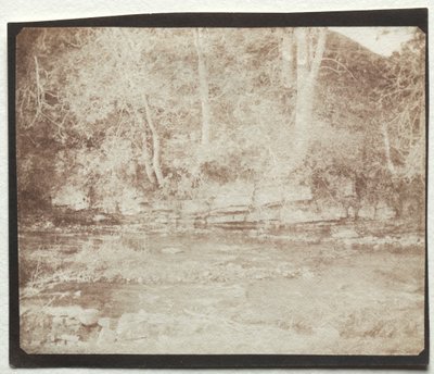 एक माउंटेन रिव्युलेट जो 1844 में डूने कैसल के पैर में बहता है। द्वारा विलियम हेनरी फॉक्स टैलबोट