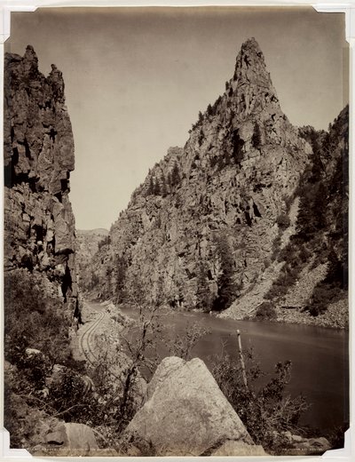 1880 से पहले क्यूरकैंटी नीडल, गुनिसन का ब्लैक कॉनन। द्वारा विलियम हेनरी जैक्सन