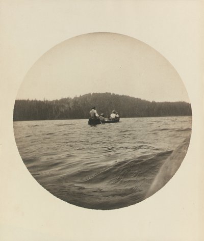 तीन कैनोइस्ट, लेक सेंट जॉन, क्यूबेक प्रांत, c.1895, c.1904 (जिलेटिन सिल्वर प्रिंट) द्वारा विंसलो होमर