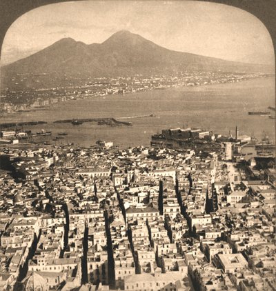 नेपल्स, द बे और वेसुवियस, इटली, 1897। द्वारा वर्क्स एंड सन स्कल्पचर स्टूडियो