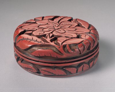 परिपत्र नक्काशीदार Cinnabar बॉक्स और कवर (लकड़ी की लकड़ी) द्वारा Yuan Dynasty Chinese School