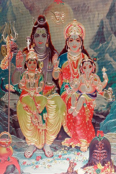 भगवान शिव और देवी पार्वती अपने पुत्र गणेश के साथ। द्वारा . .