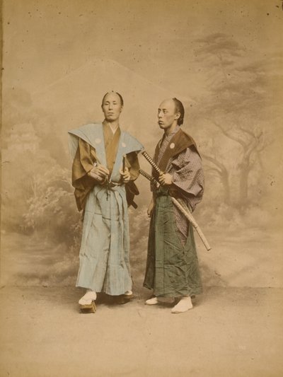 दो जापानी पुरुष, संभवतः समुराई, c.1877 (फोटो) द्वारा . .