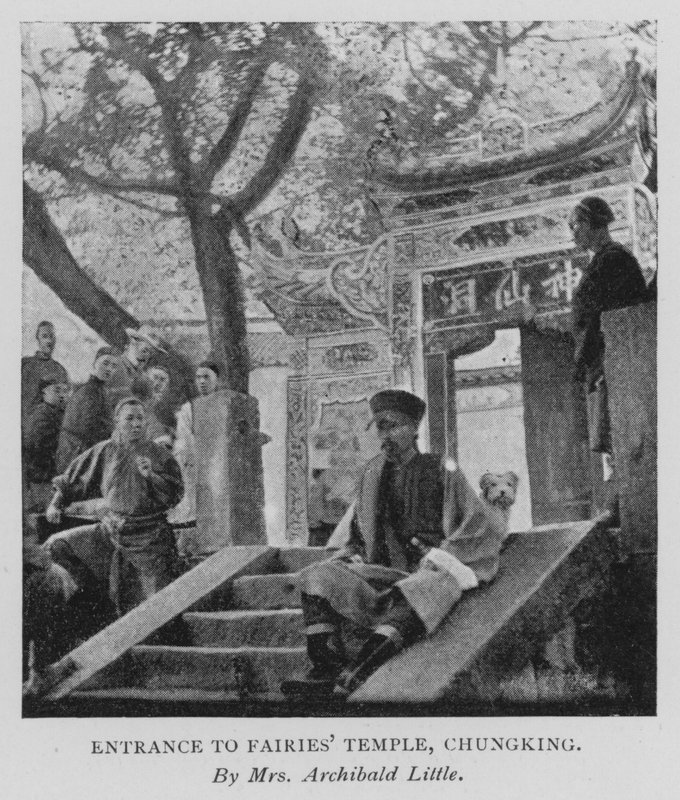 परियों के मंदिर में प्रवेश, चुंगकिंग (बी/डब्ल्यू फोटो) द्वारा एलिसिया लिटिल