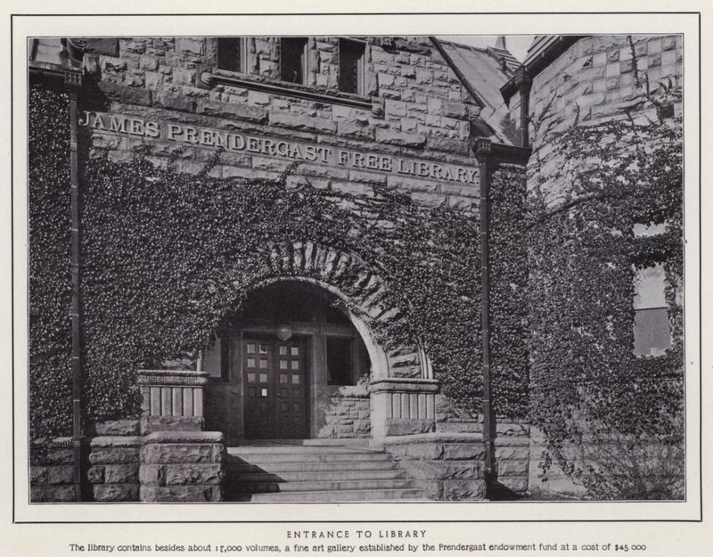 Jamestown, NY: लाइब्रेरी में प्रवेश (b/w फोटो) द्वारा अमेरिकी फ़ोटोग्राफ़र (बाद में)