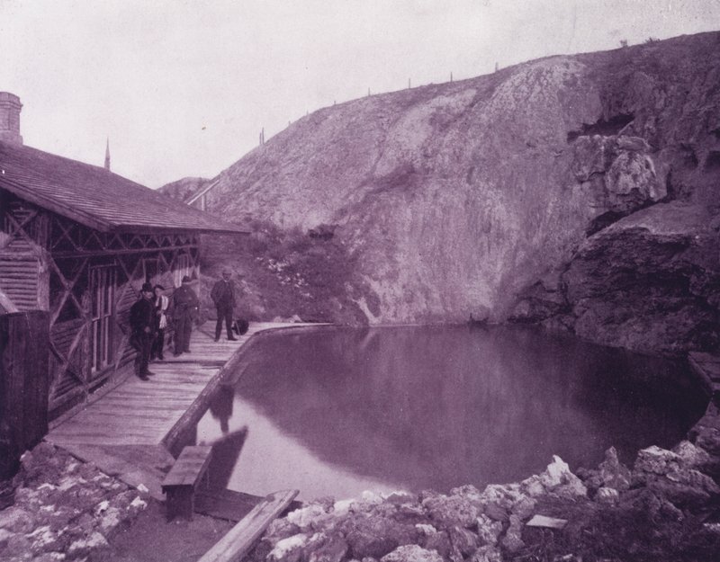 Banff Hot Springs, ब्रिटिश अमेरिका में पूल (b/w फोटो) द्वारा अमेरिकी फ़ोटोग्राफ़र (बाद में)