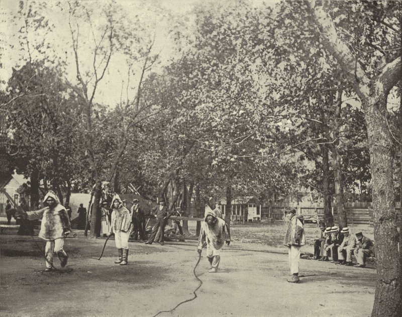 एस्क्विमाऊ गाँव द्वारा अमेरिकी फोटोग्राफर